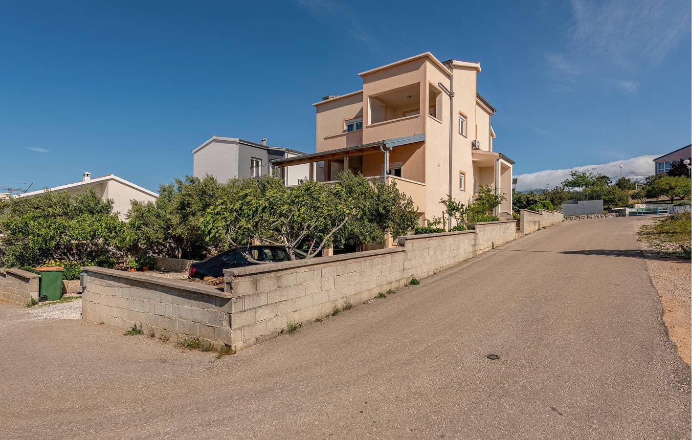 Foto 2 von 29: Urlaub am Meer: Gemütliche Ferienwohnung mit Terrasse und Parkplatz, 2,5 km von Novigradsko More entfernt