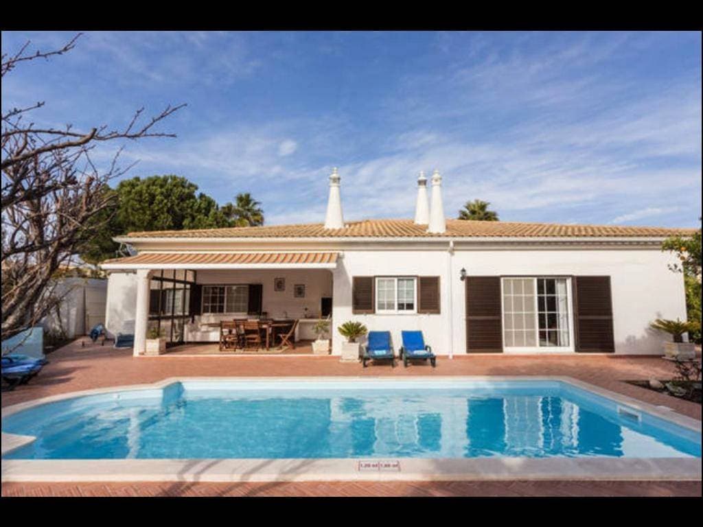 Foto 2 von 47: Villa with Private Pool