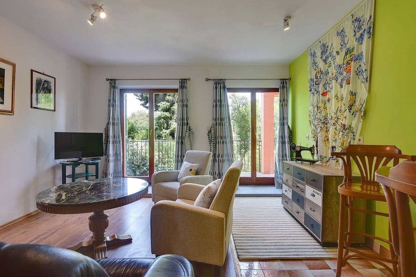 Foto 7 von 20: Appartement mit drei Terrassen, Liegewiese, WLAN