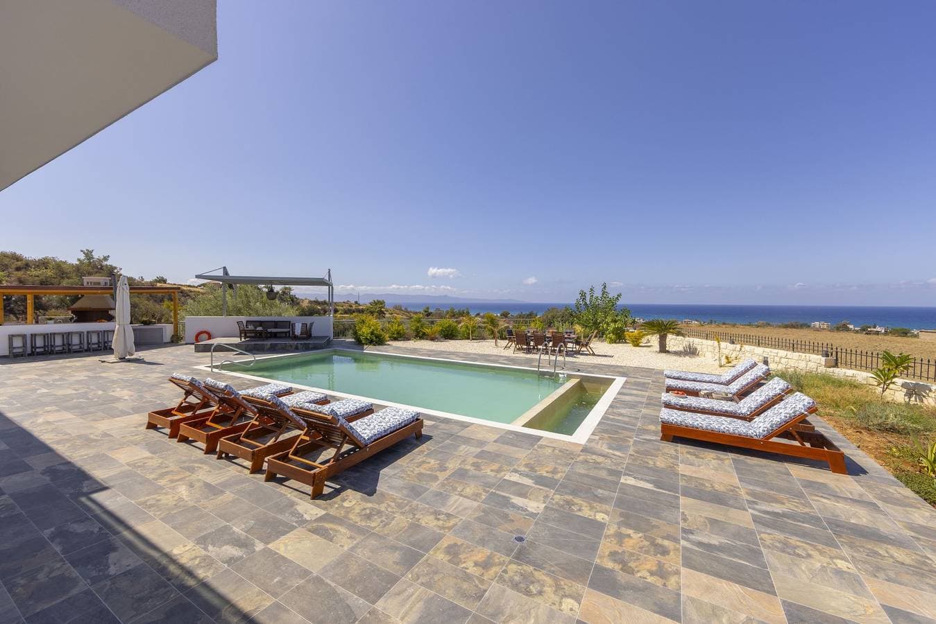 Foto 12 von 79: Villa für 8 Personen mit Ausblick