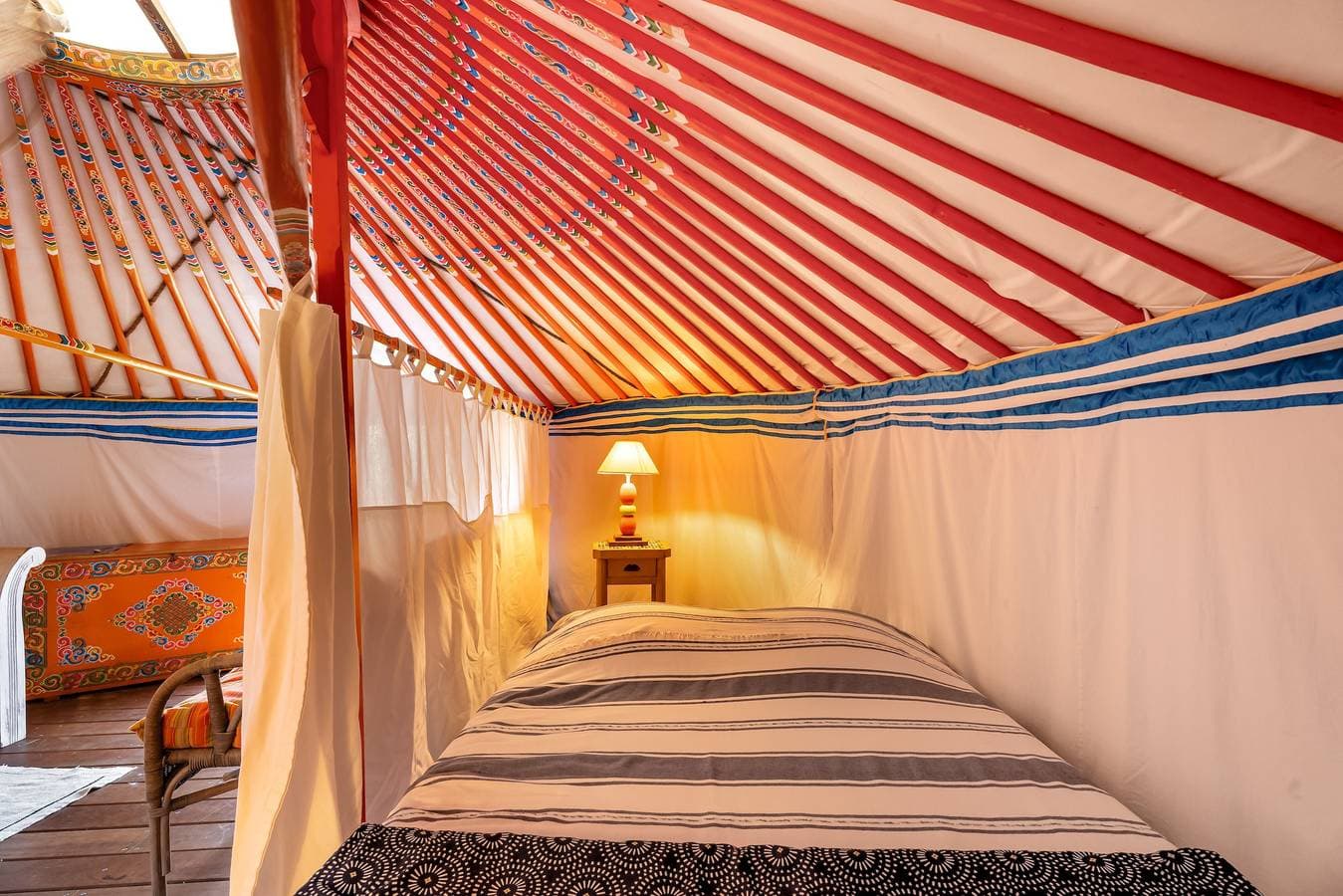 Foto 3 von 25: Bed & Breakfast 'Yourte - Les Toits Du Gaou' mit Gemeinschaftsterrasse und WLAN
