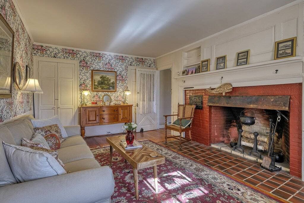 1 Lovely Suite in Bar Harbor Open Hearth Inn 1