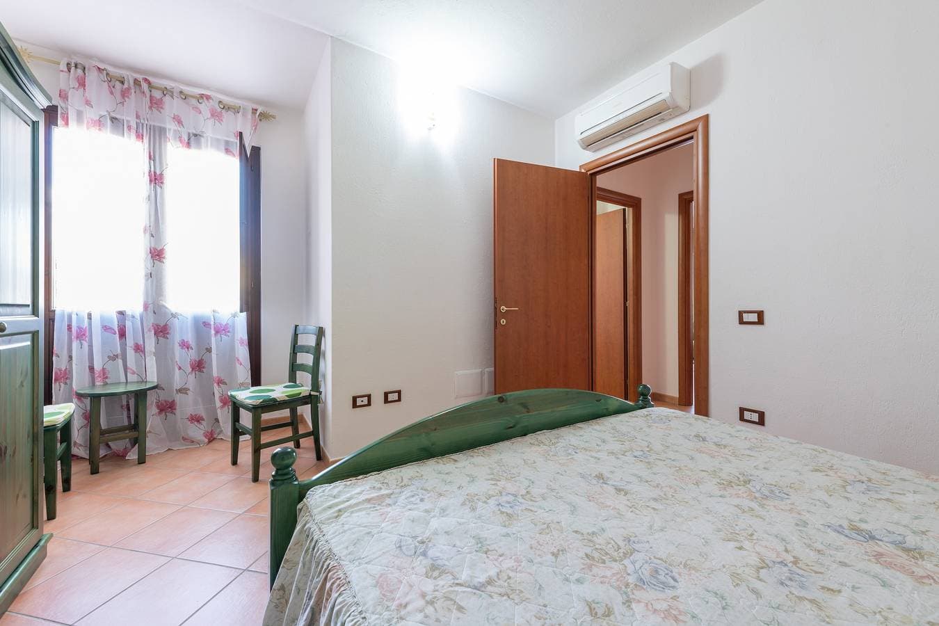 Foto 13 von 25: Ferienwohnung Villa Verde Castiadas nahe dem Strand mit Blick auf die Berge