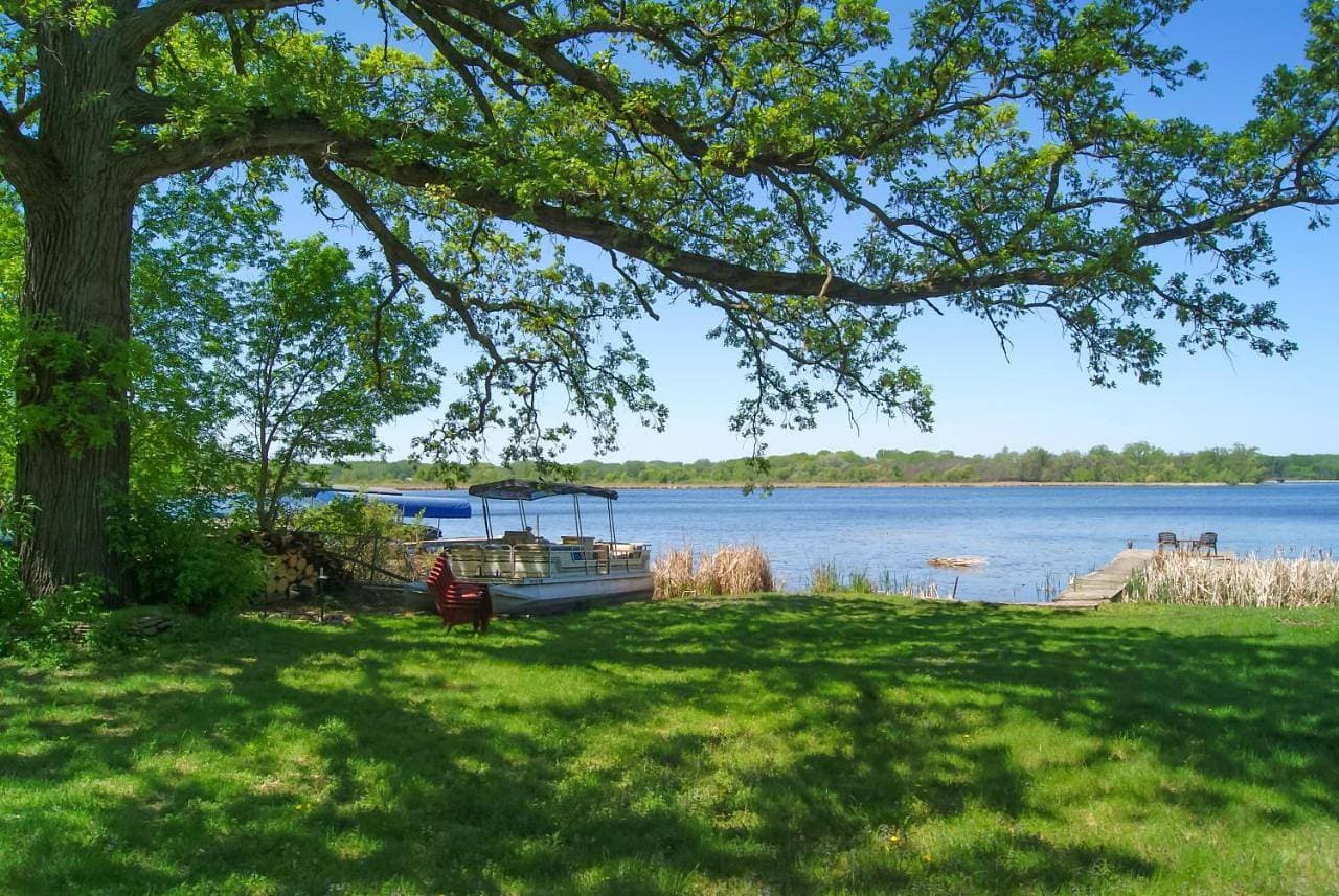 Waterfront Eagle Lake Home w/ Yard & Deck 1