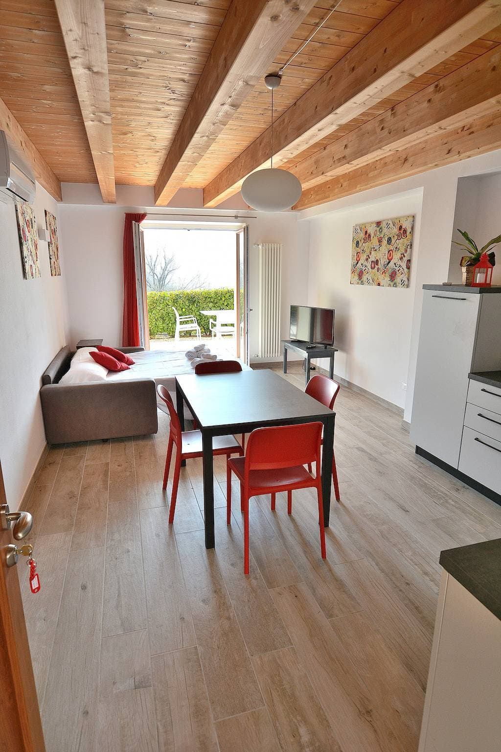 Foto 10 von 15: Red Apartment in Marciaga di Costermano