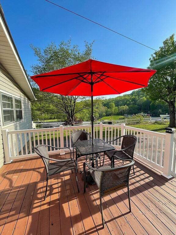 Hope's Cottage-Walk to the Casino! Wifi available & Motorcycle Friendly 1