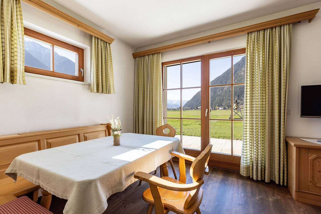 Foto 4 von 22: Ferienwohnung 'Peintenhof Typ A' mit Bergblick, Terrasse & WLAN
