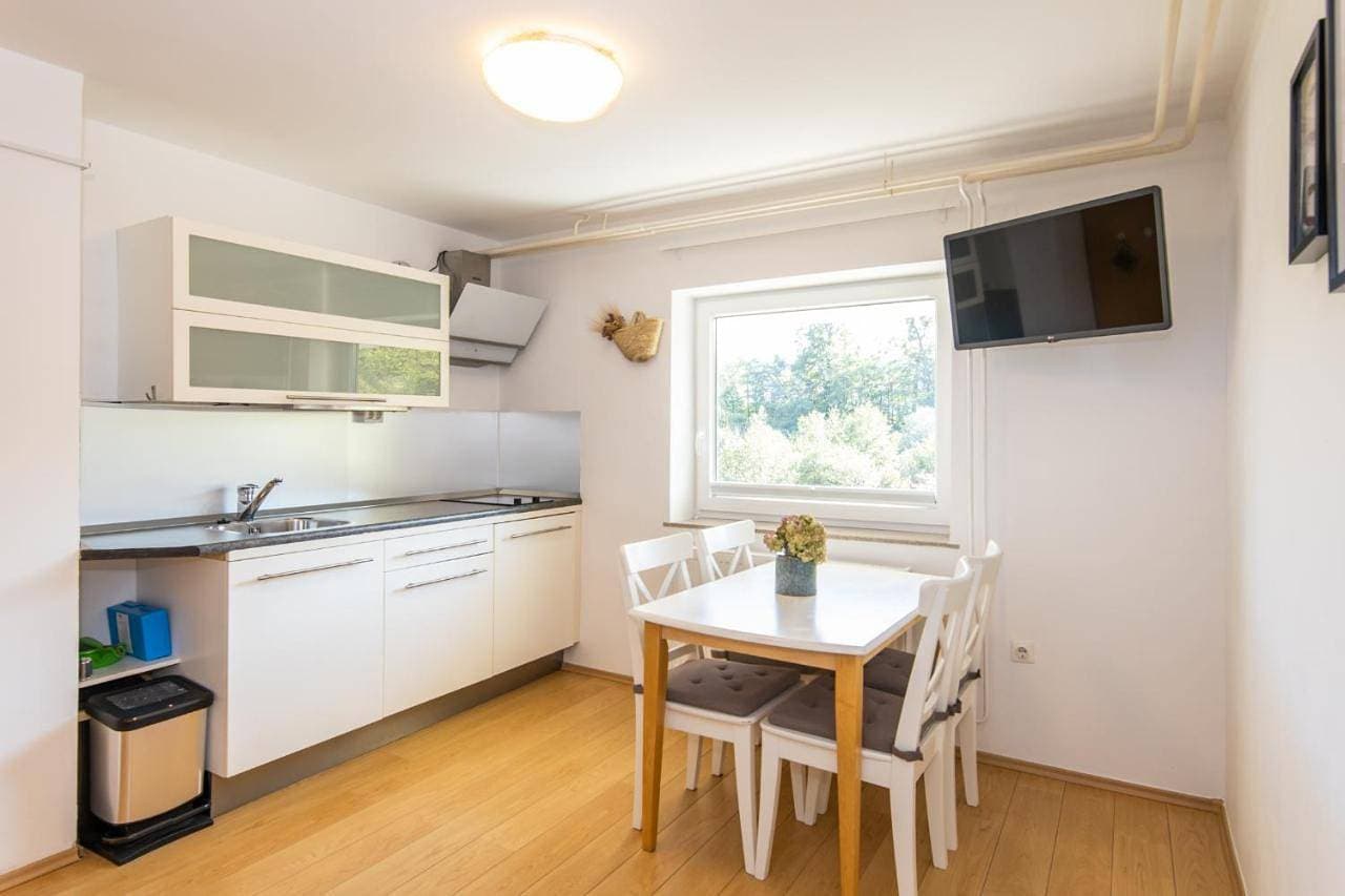 Foto 7 von 18: One-Bedroom Apartment with Terrace - Lower Ground Floor