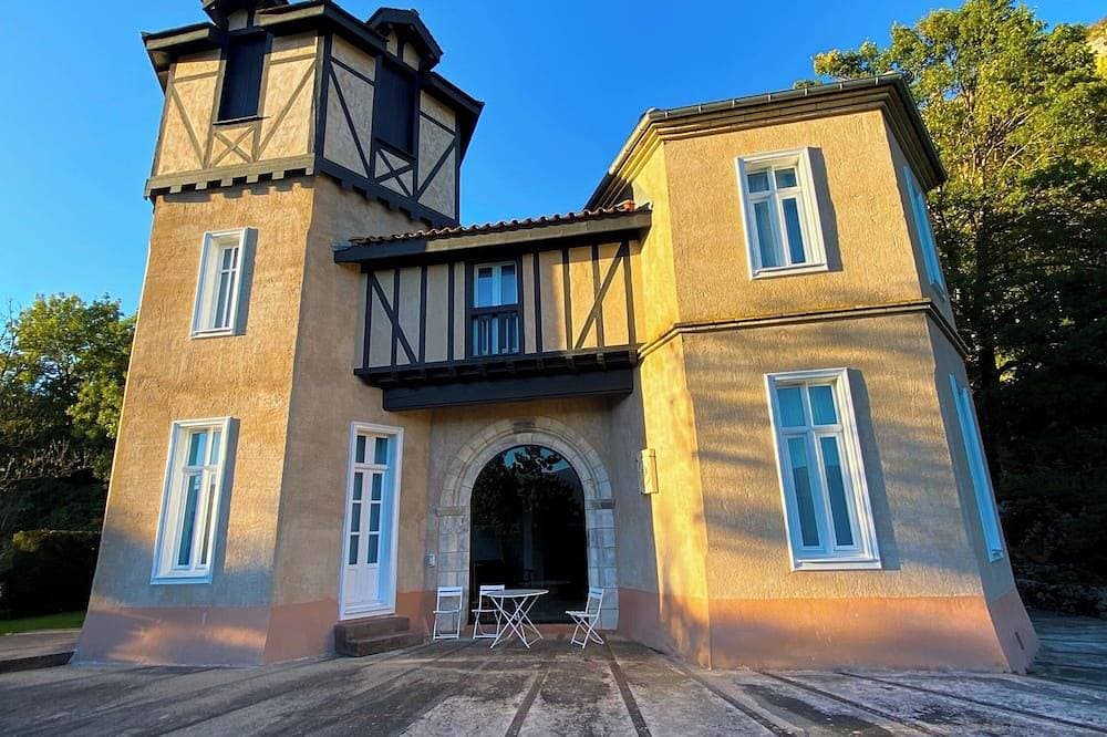 Foto 9 von 30: Kleine charmante Schloss