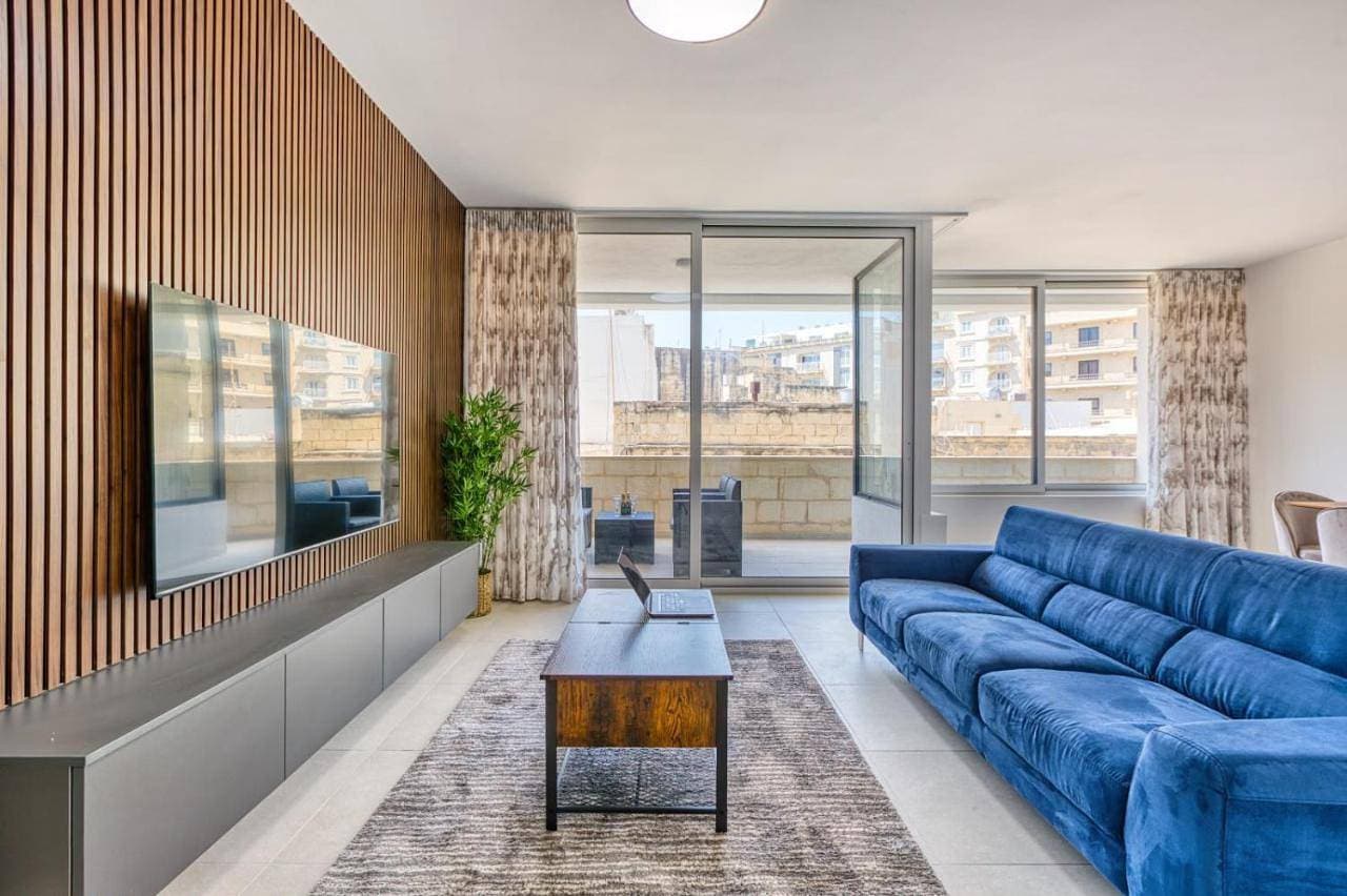 Beautiful 3 Bedroom Apartment in Sliema with WIFI 1