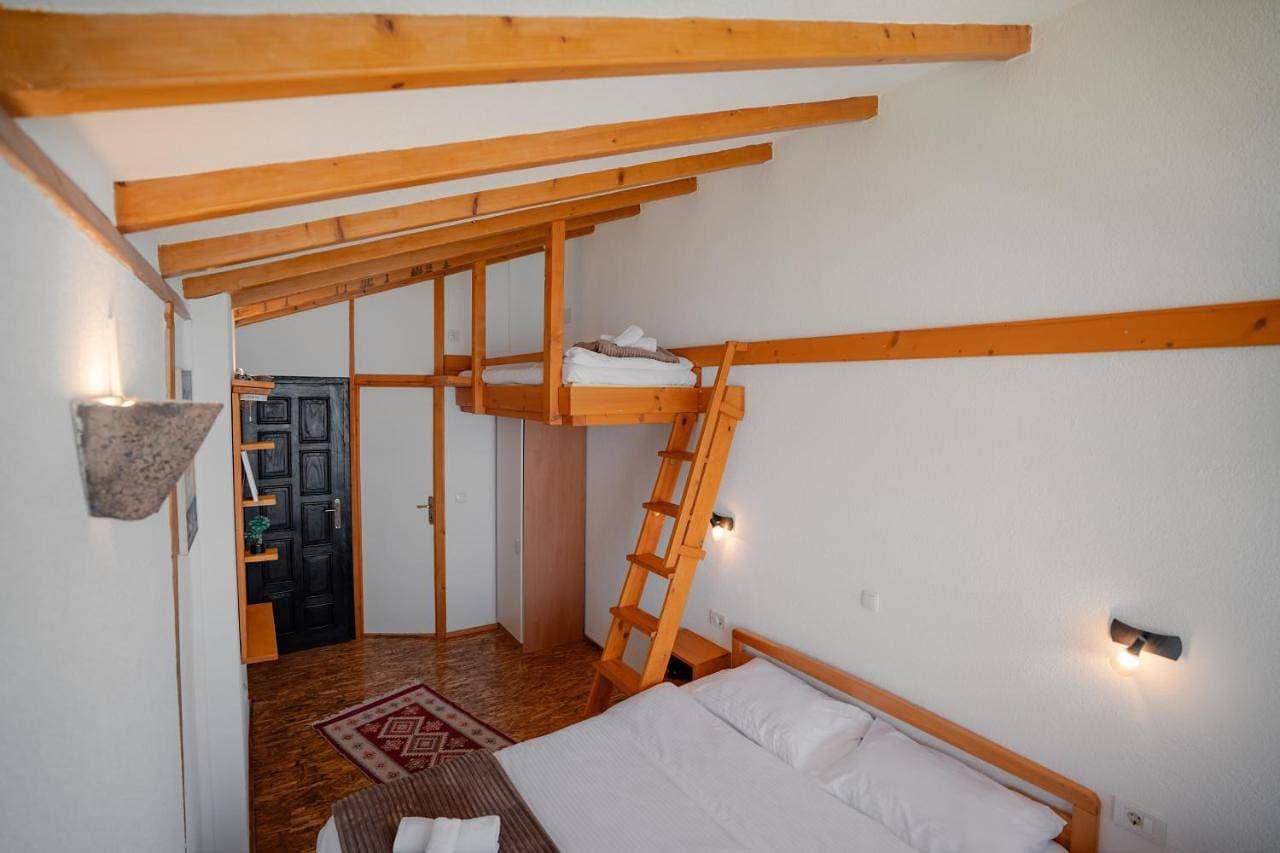 Foto 9 von 18: Triple Room with Lake View