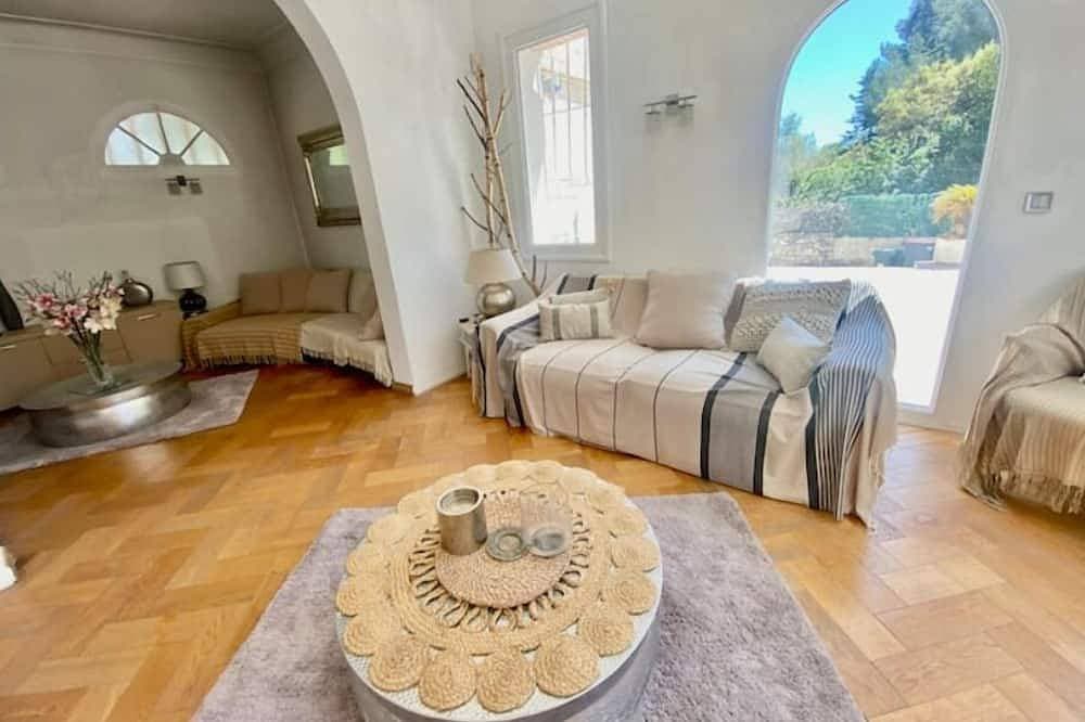 Foto 12 von 30: Charming House 4 bedrooms 3  bathrooms with pool near Valbonne