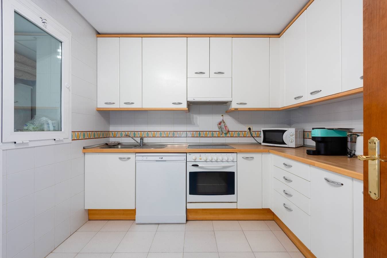 Foto 7 von 35: Ferienwohnung 'Apartamento De Lujo A 30m Playa' mit Meerblick, Wi-Fi und Klimaanlage