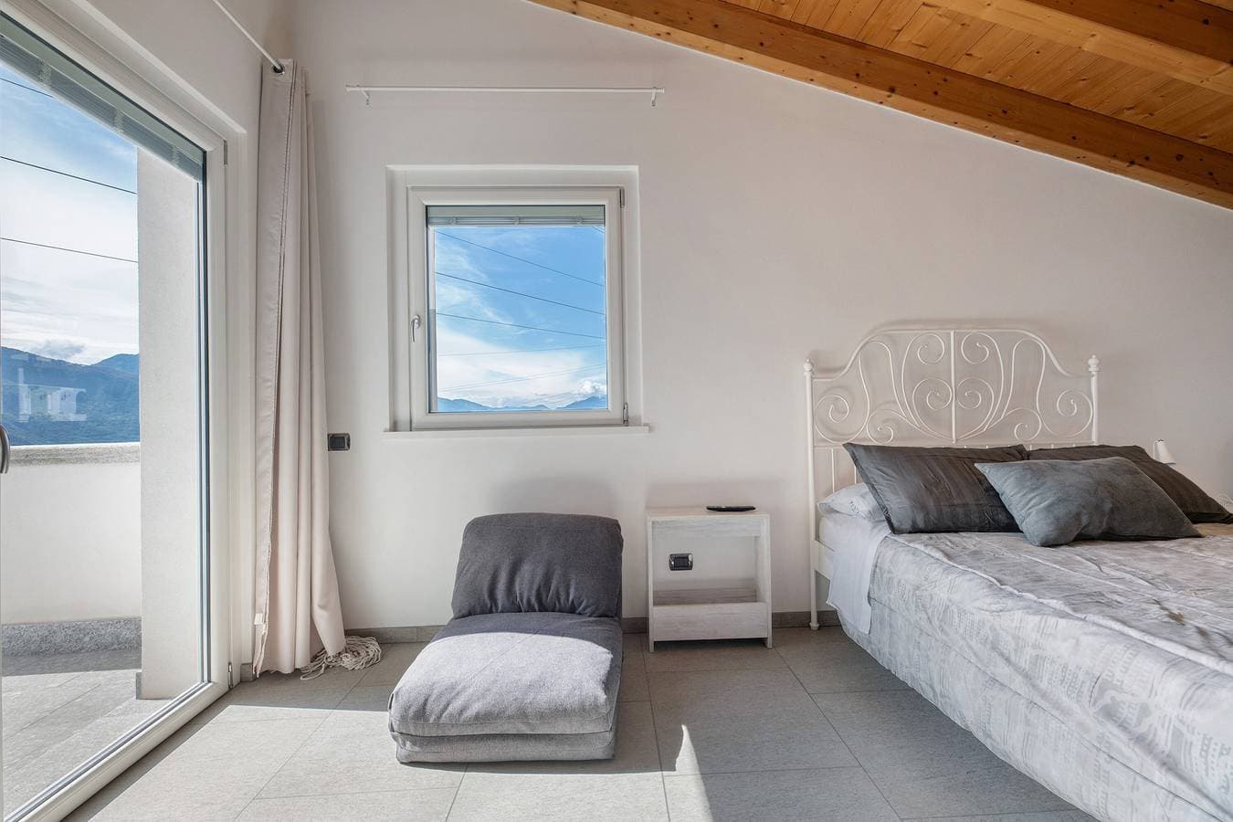 Foto 3 von 37: Ferienhaus 'Il Nido Del Colibrì' mit Seeblick, privater Terrasse und WLAN