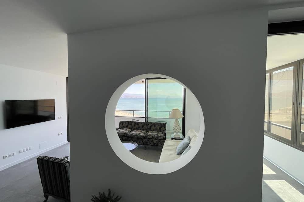 Foto 13 von 29: Beach Front Pool Apartment Terrace 3 Bedrooms