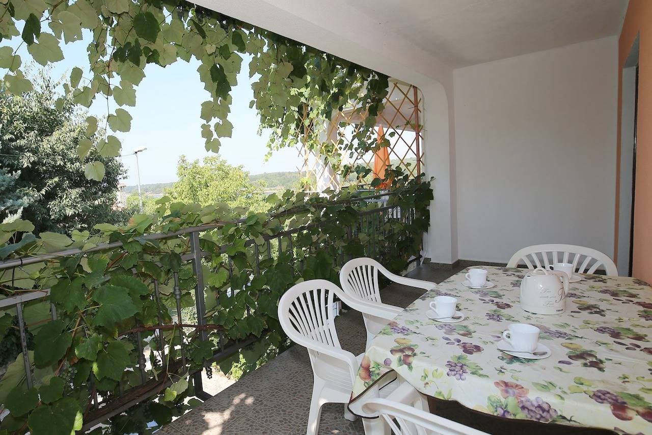 Foto 12 von 18: Two bedroom apartment with large balcony and partial sea view