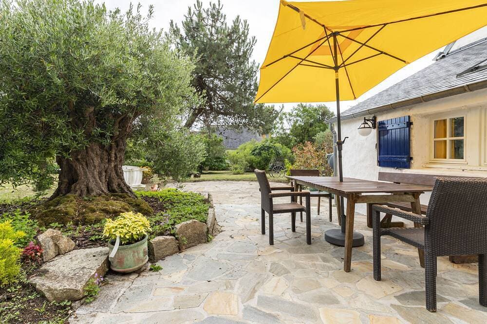 Close to beaches (300 m) 1