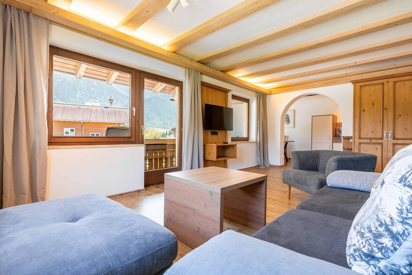 Foto 5 von 43: Appartement 4 mit 1,5 Schlafräumen und 2 Balkonen