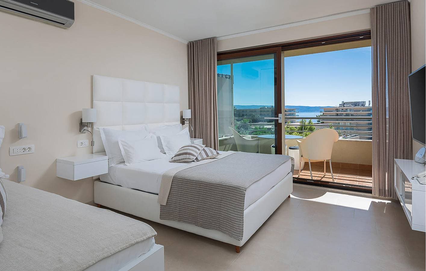 Foto 6 von 19: Apartment mit Meerblick, Pool und Terrasse, 2 km vom Strand Strobec entfernt