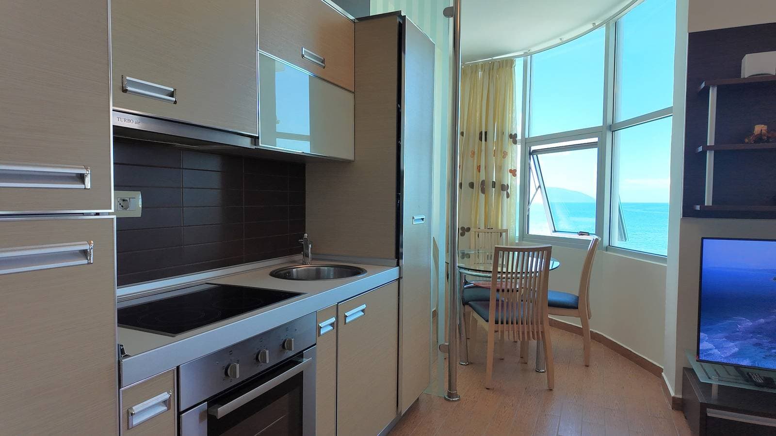 Foto 10 von 31: Ferienwohnung für 4 Personen mit Balkon