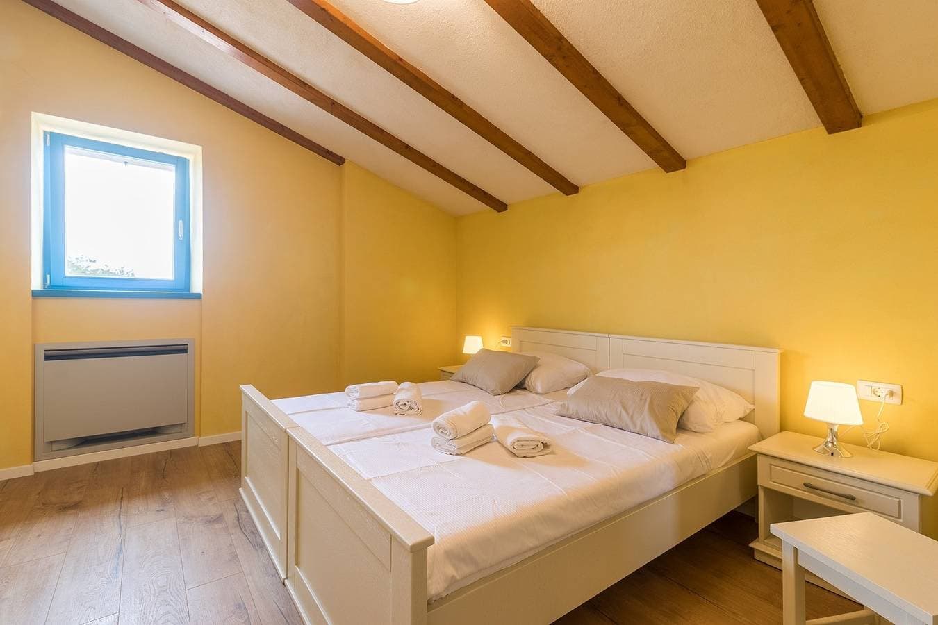 Foto 11 von 64: Eine schöne geräumige Villa in einem ruhigen Dorf außerhalb der überfüllten Stadt!