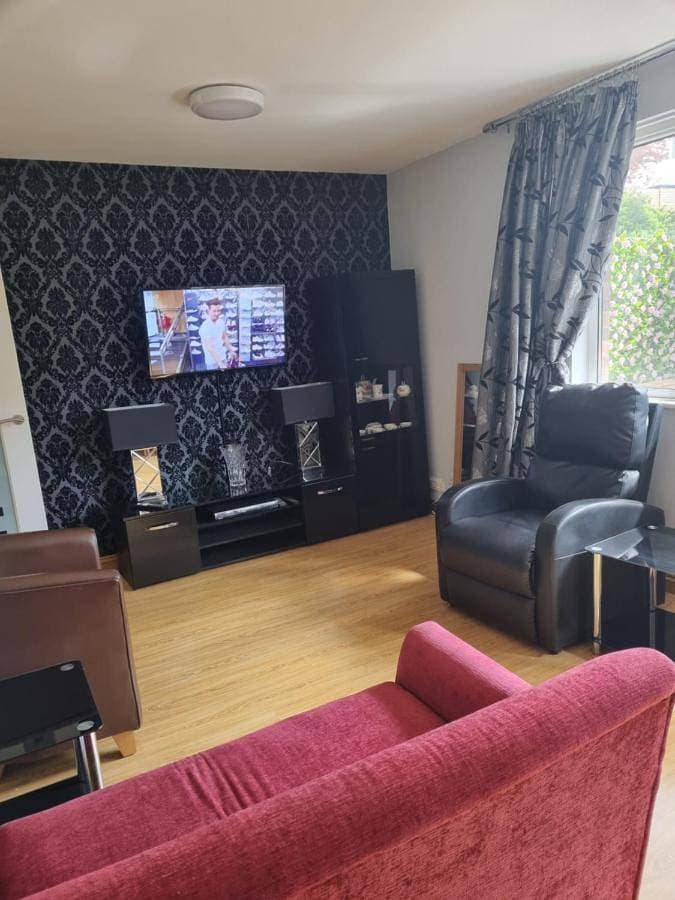 Beautiful Ground floor flat in the Heart of Rochester with balcony mobility friendly 1