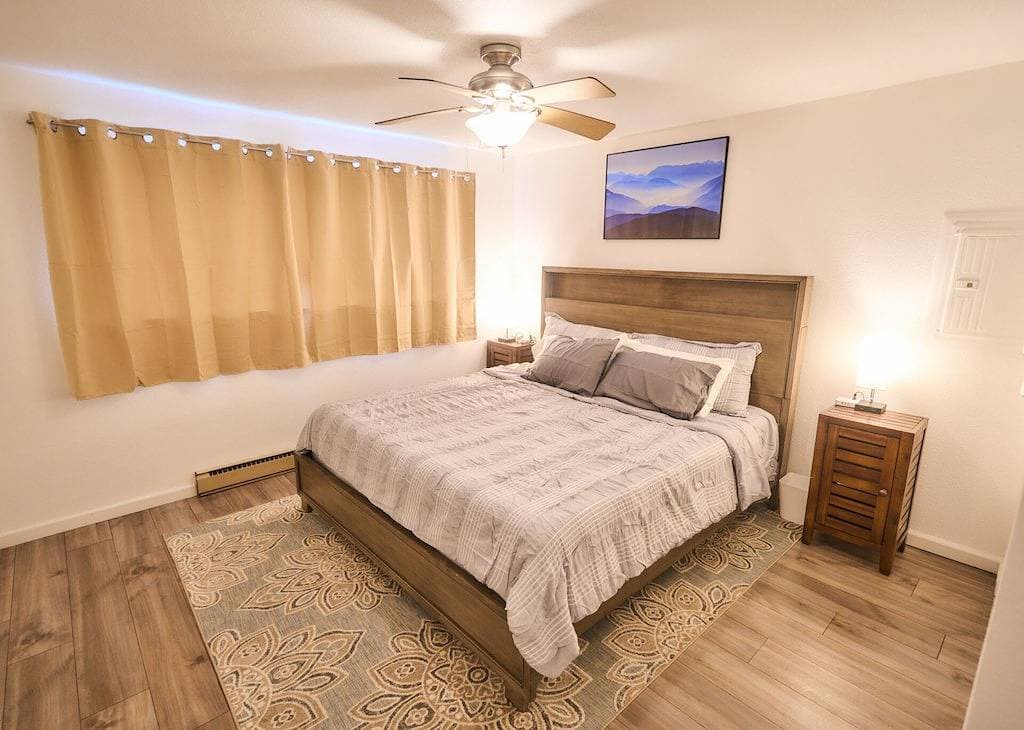 Foto 9 von 12: Cozy Condo w/King Bed Near SeaTac Airport