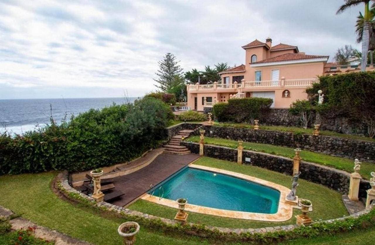 Villa frente al mar en la costa de Los Realejos 1