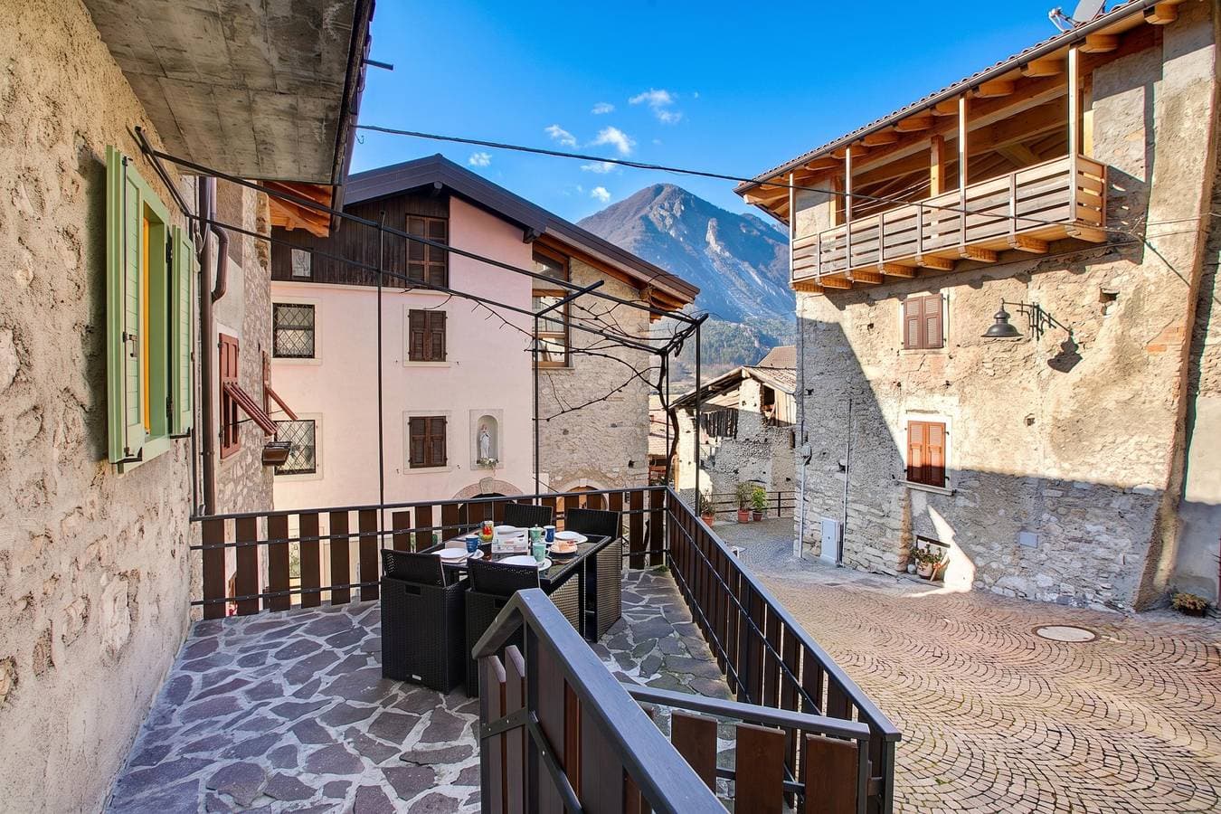 Foto 7 von 21: Villa Pastoedo Ap. Giallo - Terrace & Mountain Views
