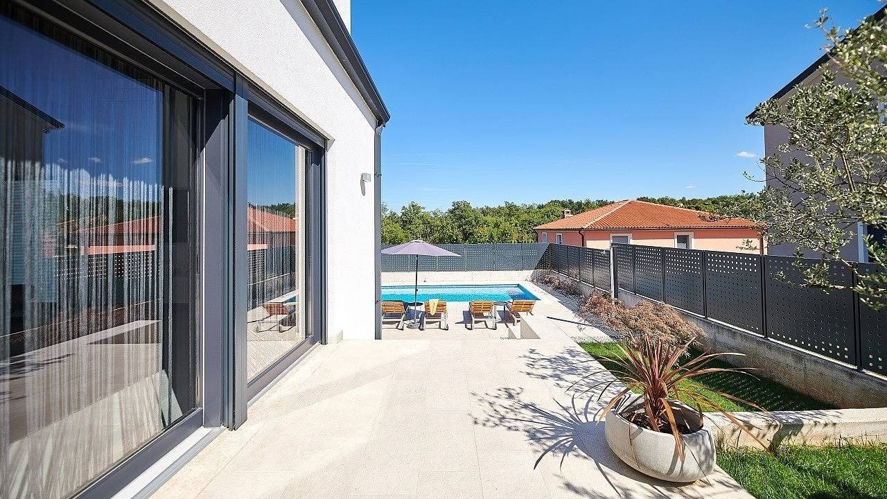 Foto 7 von 40: Elegante Villa Dolcea mit Swimmingpool