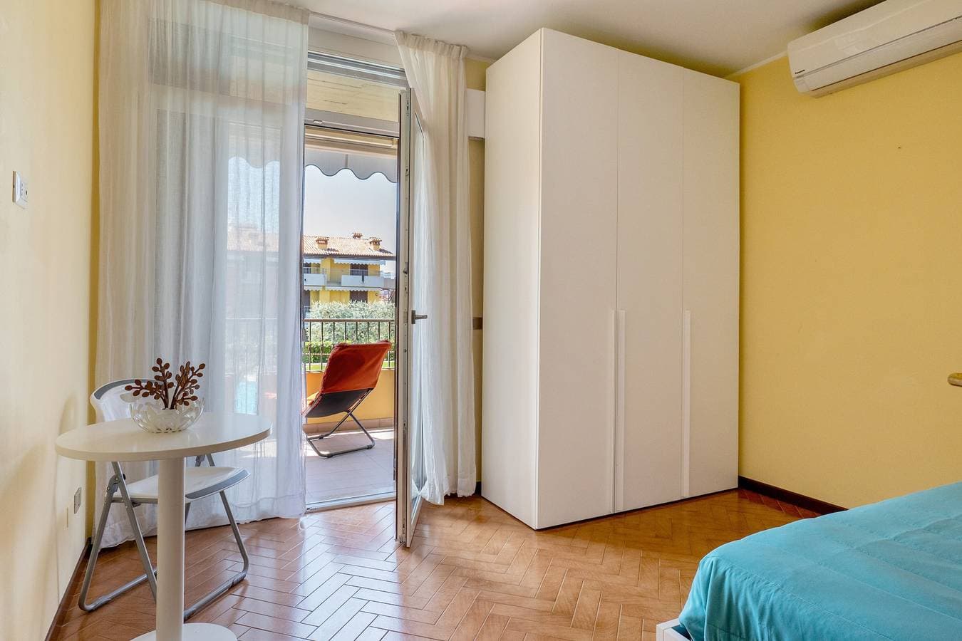 Foto 12 von 25: Apartment 'Giglio Sirmione' mit Gemeinschaftspool, WLAN und Klimaanlage