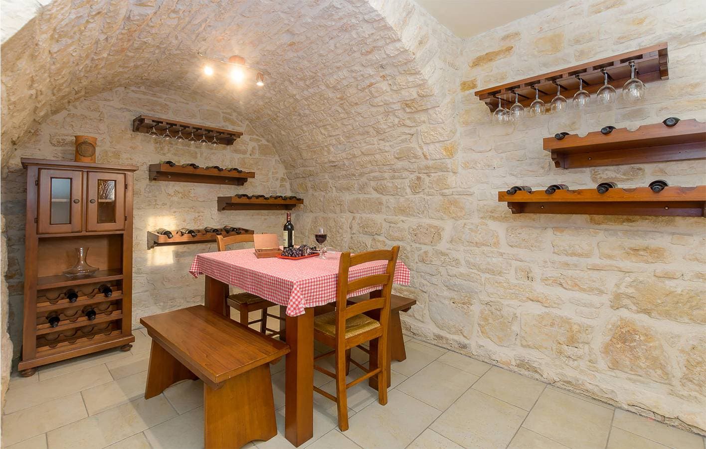 Foto 8 von 55: Geräumige 2-Zimmer-Wohnung mit Pool, WLAN und Terrasse
