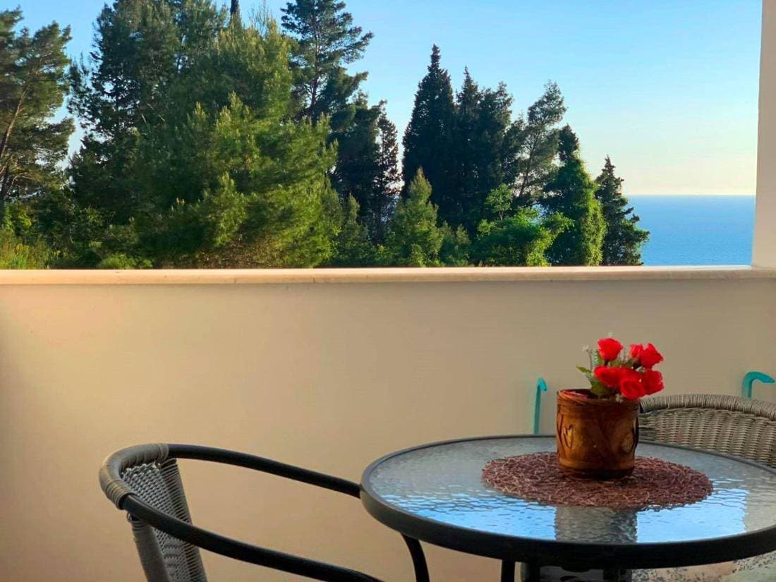 Komfort-Apartment mit Meerblick und Pino 1