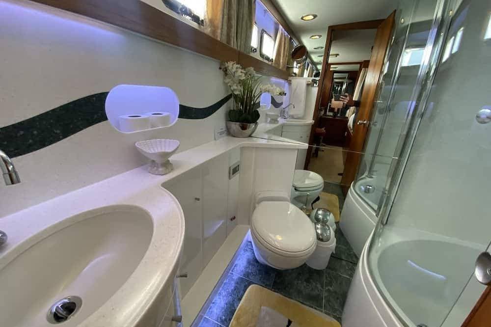 Foto 6 von 16: Classic Yacht Nadine with Hot Tub, Poole Harbour Bay
