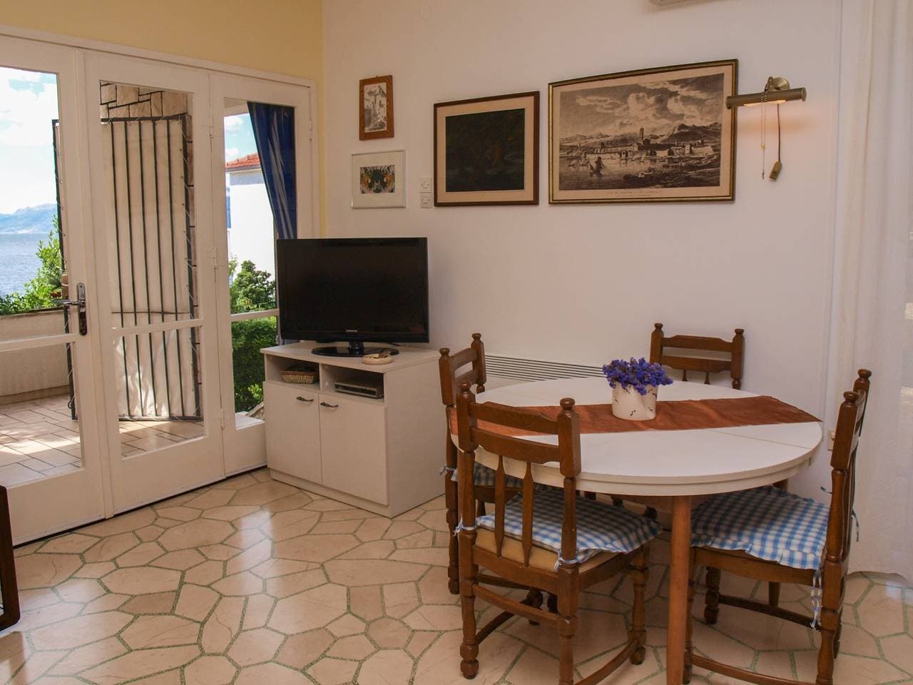 Foto 6 von 46: Ferienwohnung für 6 Personen mit Terrasse