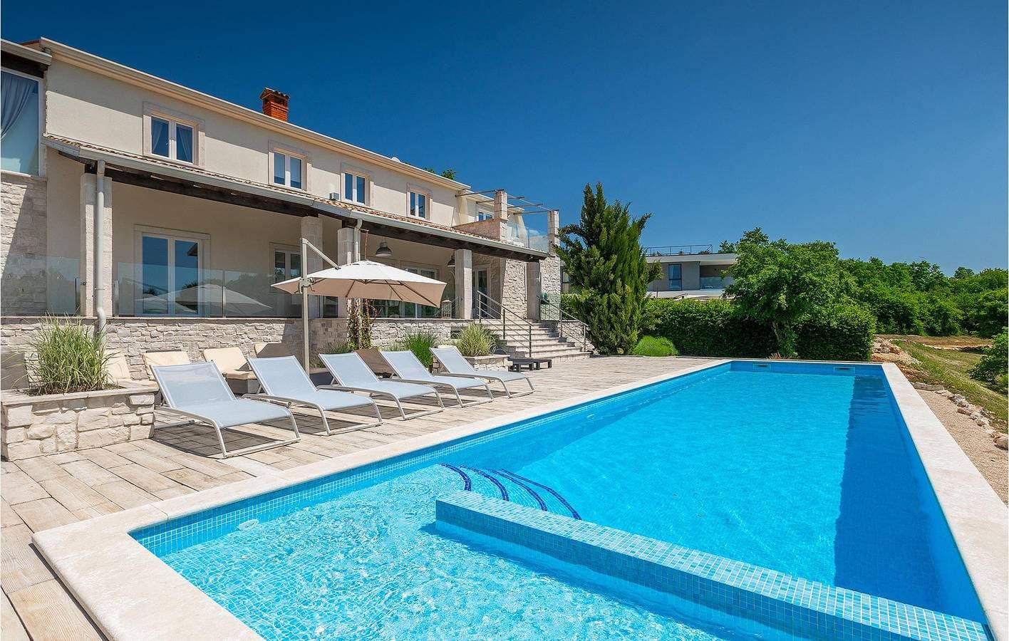 Foto 9 von 60: Gemütliche 1-Zimmer-Wohnung mit Pool und WLAN in der Nähe des Restaurants Pčele