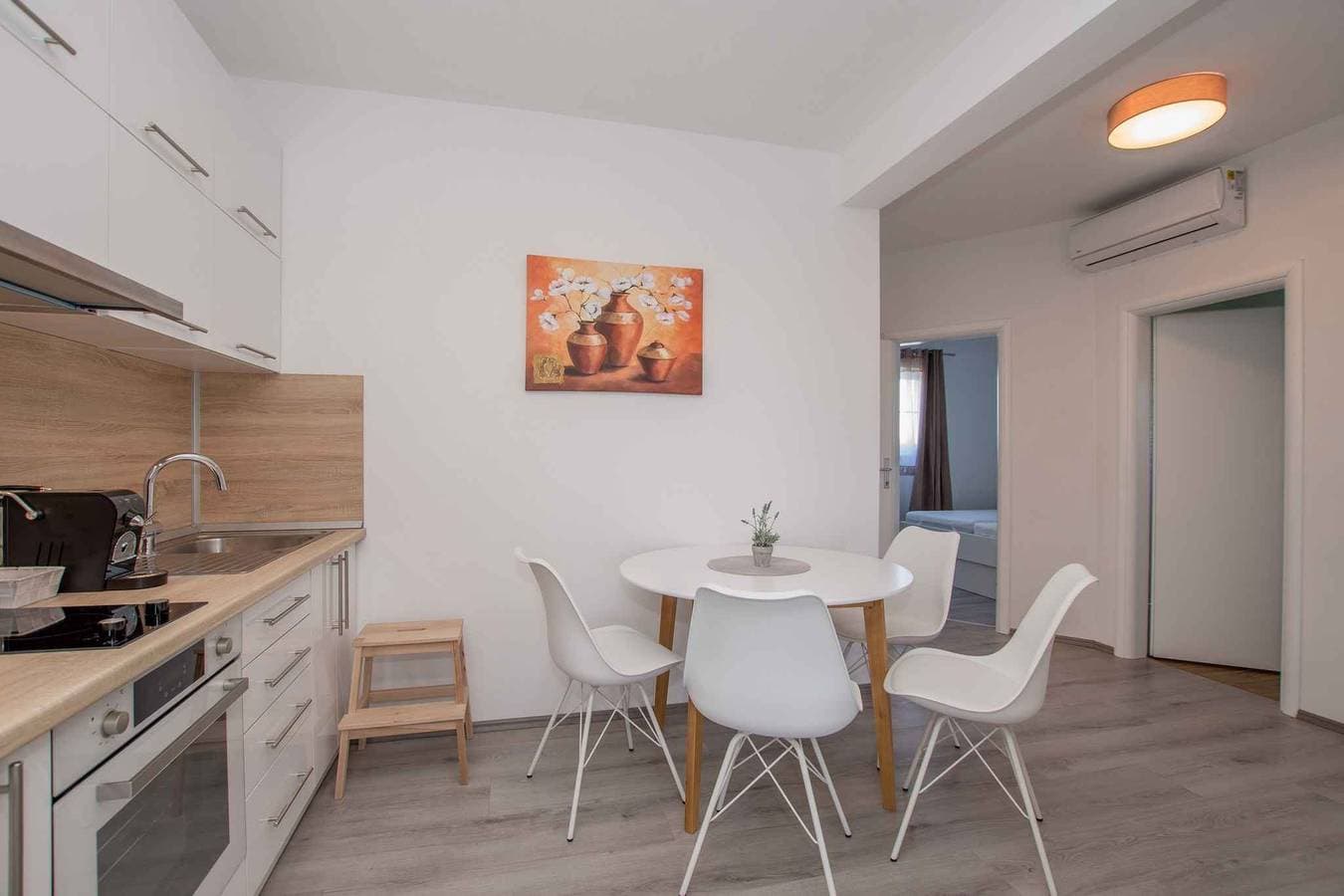 Foto 11 von 20: Ferienwohnung mit Gemeinschaftspool und Klimaanlage
