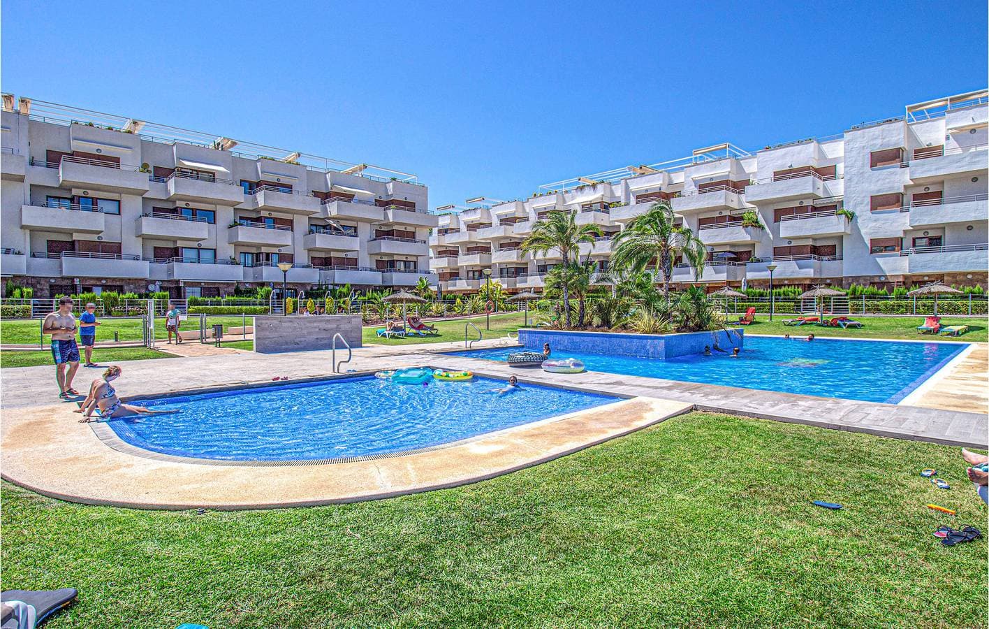 Apartment mit Meerblick, Pool und Parkplatz. 1
