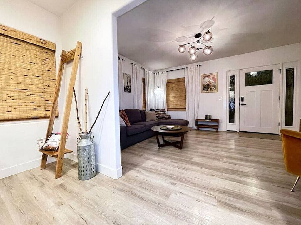Foto 10 von 30: Remodeled 2Br · Fenced Yard · Midtown · Driveway Parking