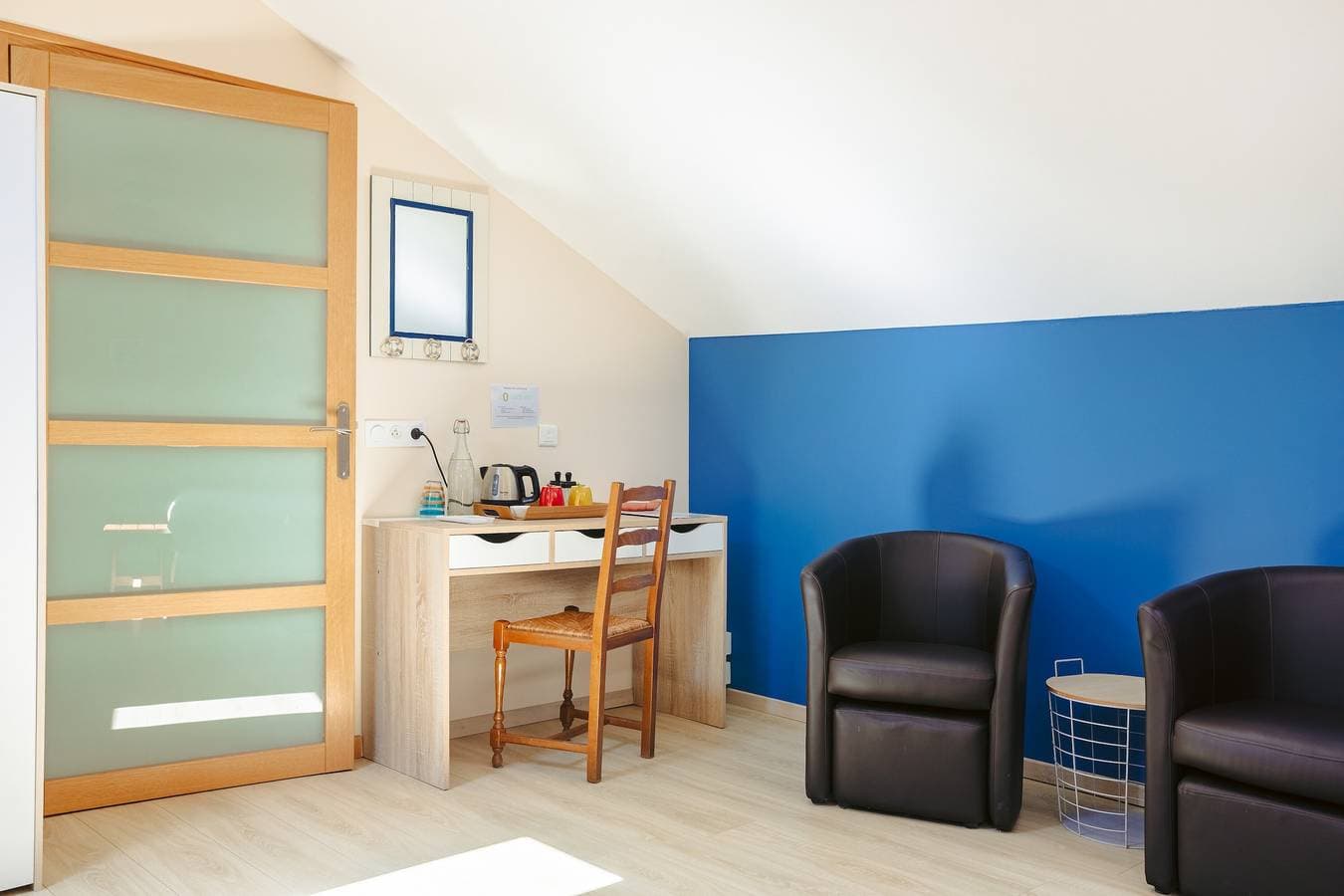 Foto 10 von 21: Gästezimmer „Ré“ – Helles Zimmer mit eigenem Bad auf der Île de Ré