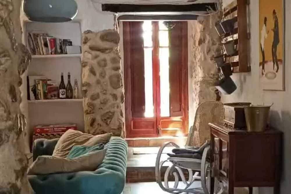 Foto 7 von 24: El Bosquet 1897. 2-Bedroom Vacation Rental. We are pet-friendly.