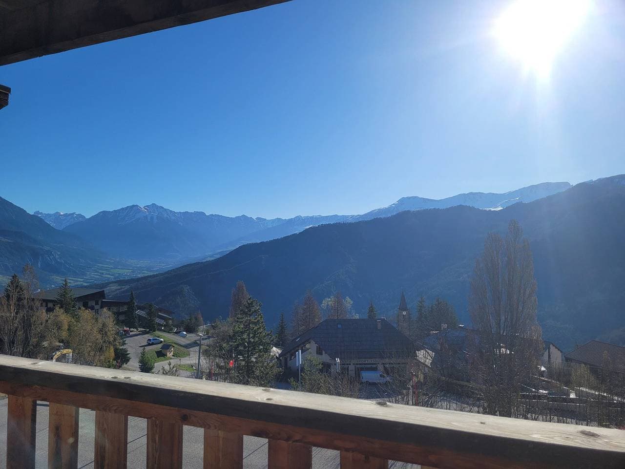 Foto 6 von 10: Helles Studio für 4, Balkon mit Talblick