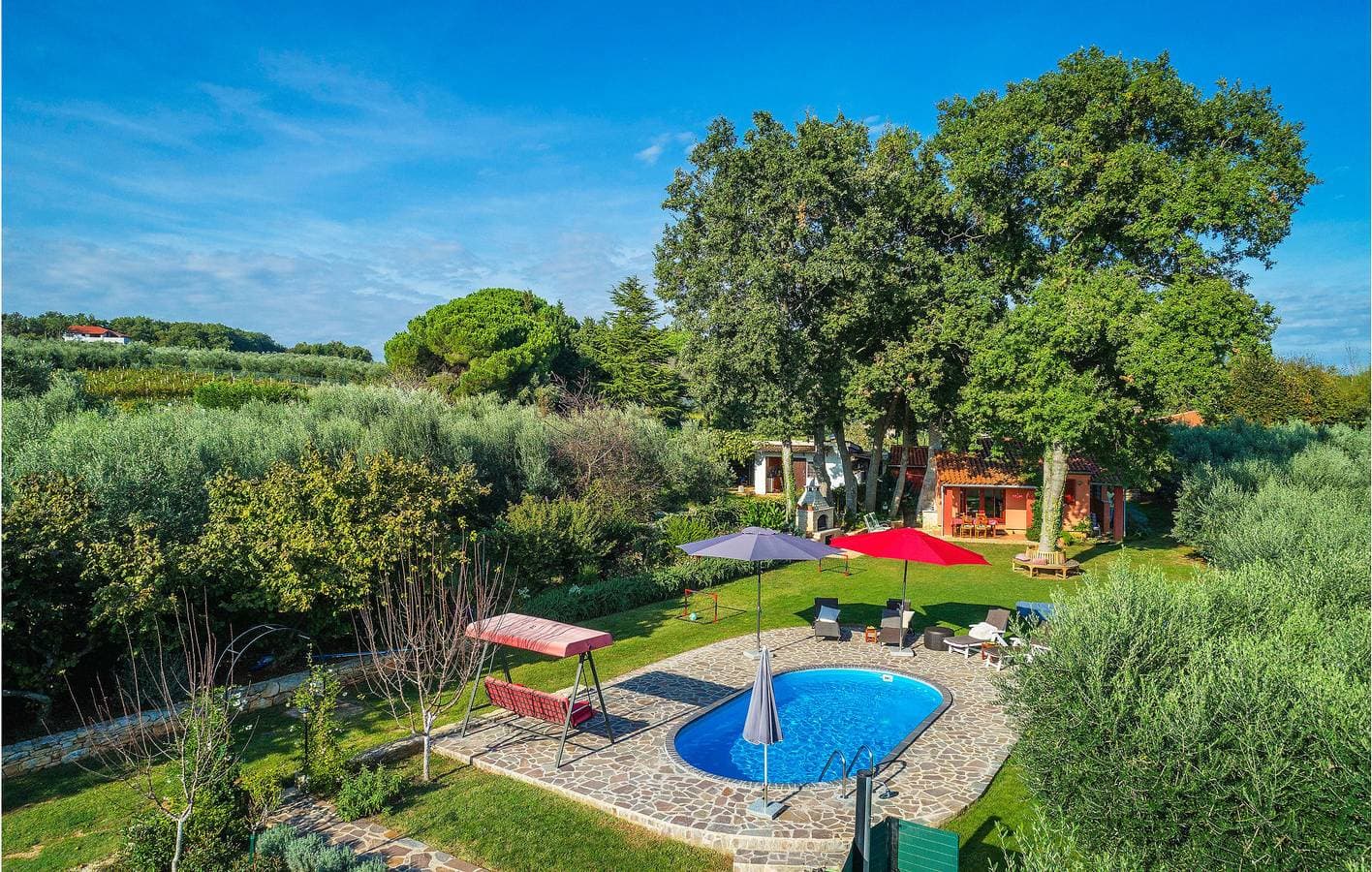 Reizende Ferienwohnung mit Terrasse, Pool und Strandzugang – 2 km vom Strand Bijeca entfernt 1