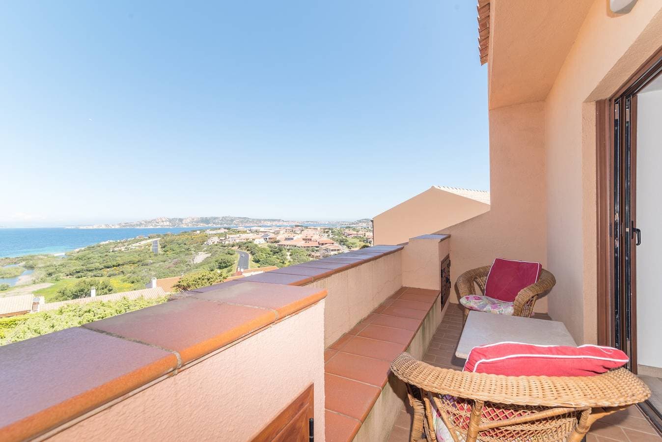 Foto 3 von 24: Ferienwohnung Orizzonte Rosso nahe Strand mit Meerblick und Terrasse