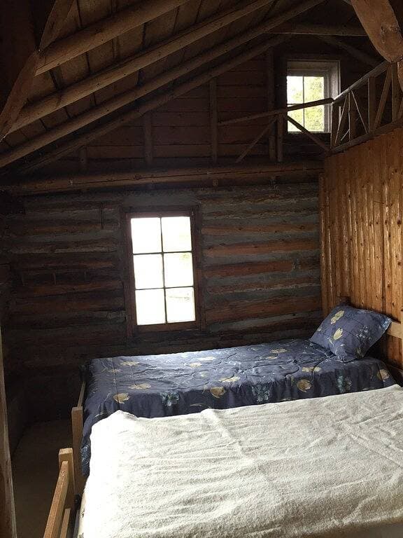 Foto 5 von 13: Rustikales authentisches Michigan-Blockhaus