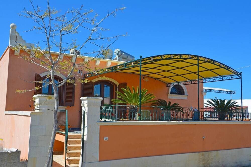 Foto 9 von 23: Luxusvilla mit großer Terrasse mit Meerblick und nur wenige Schritte vom Meer entfernt