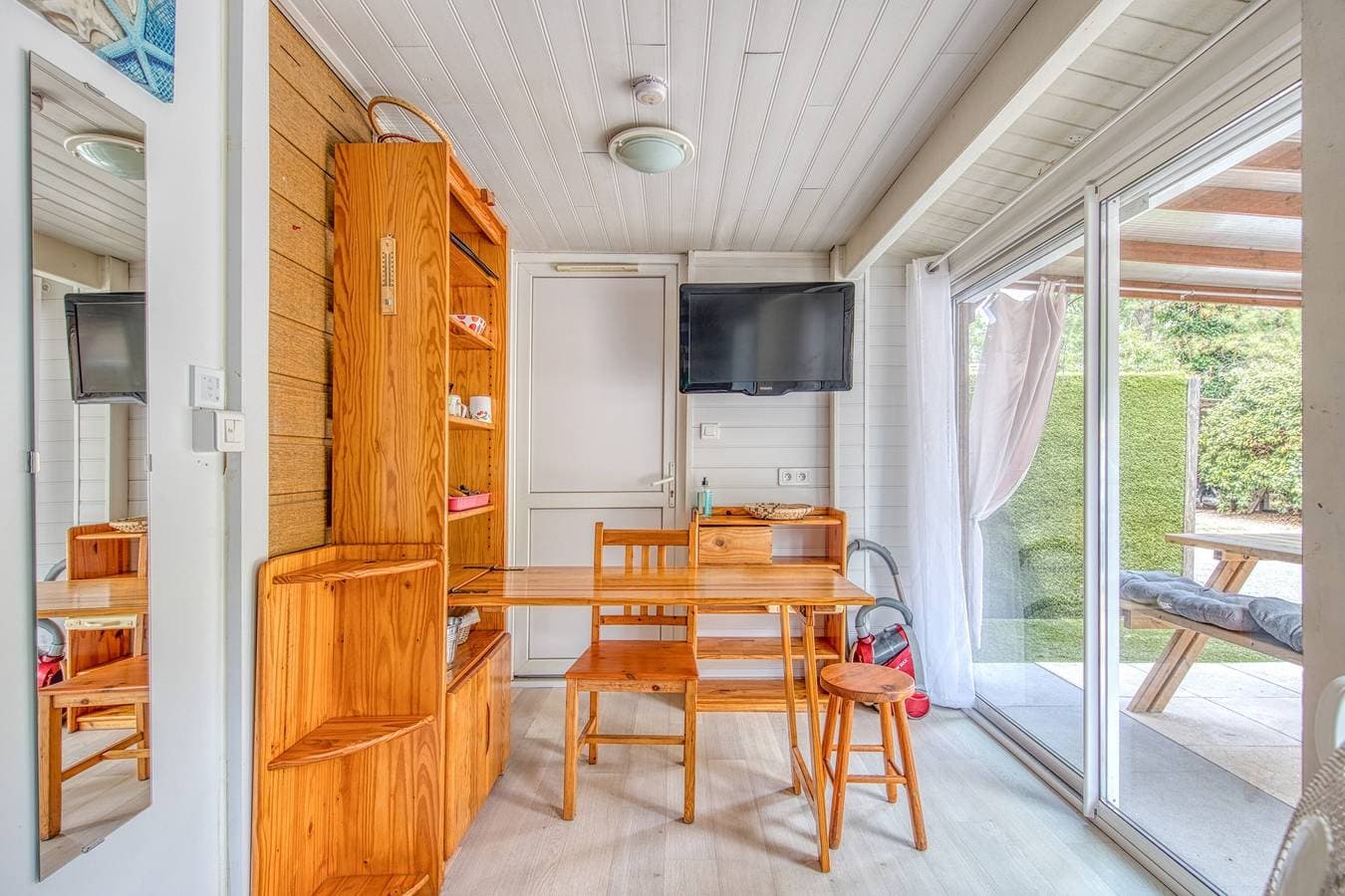 Foto 6 von 33: Ferienwohnung 'Chalet B Village Vacances' mit Gemeinschaftspool, privater Terrasse und WLAN