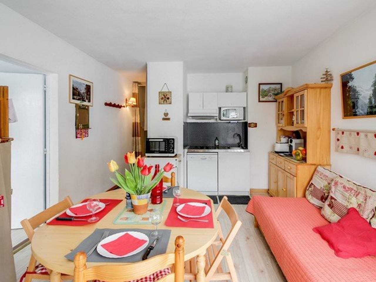 Helle 2-Zi.-Wohnung, 6 Pers., Parkplatz, in der Nähe von Geschäften und Skifahren 1