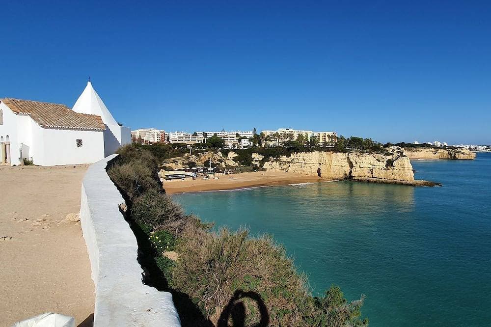 Foto 10 von 17: The Algarvean Oasis with Pool by LovelyStay