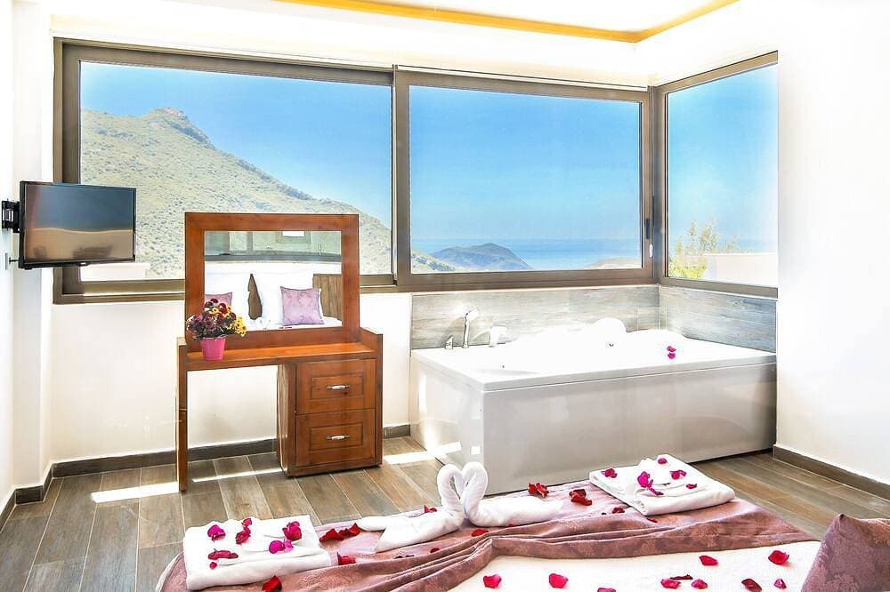 Foto 6 von 23: Abgelegene romantische Flucht mit Meerblick • En-Suite • Jacuzzi • Privater Pool